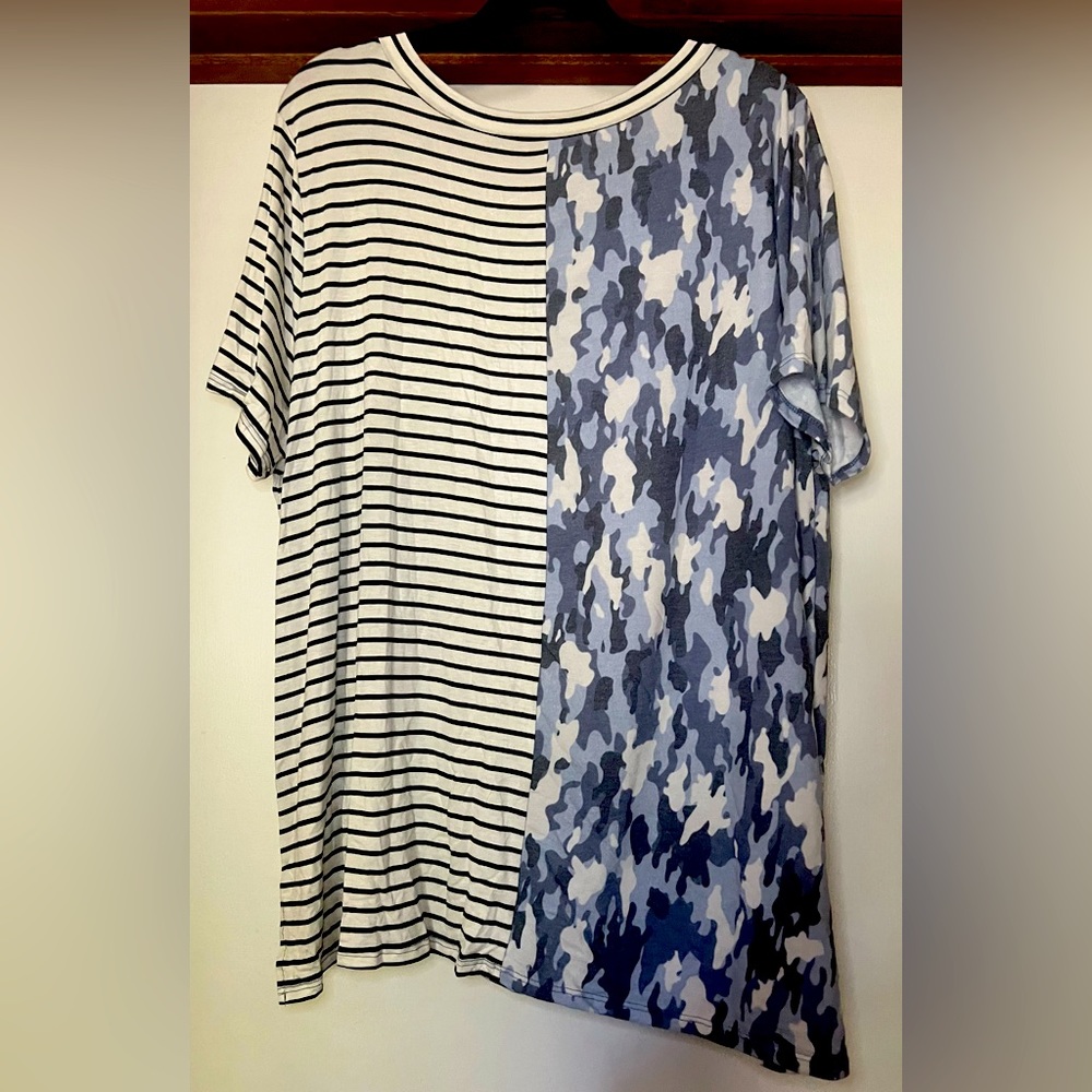 NWOT Giltzy Girlz Boutique Shirt, Plus Size, Blue & White Camo-Striped Shirt - Picture 4 of 4